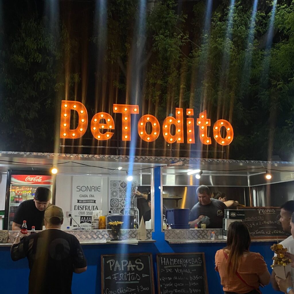 CARTELERIA AMOLDADA A FOODTRUCKS PARA EXPLOTAR TU LOCAL